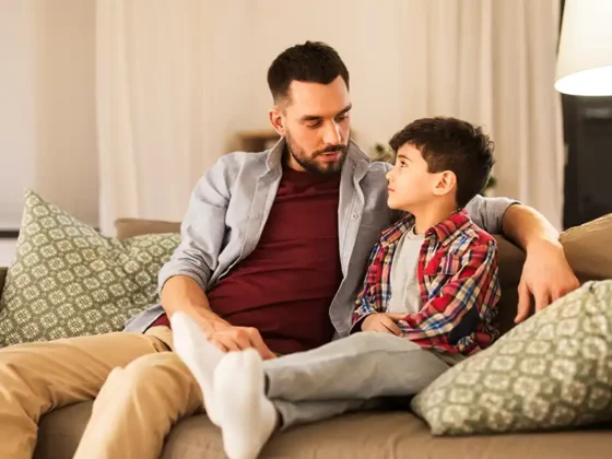 كيف تتحدث مع طفلك عن المخدرات